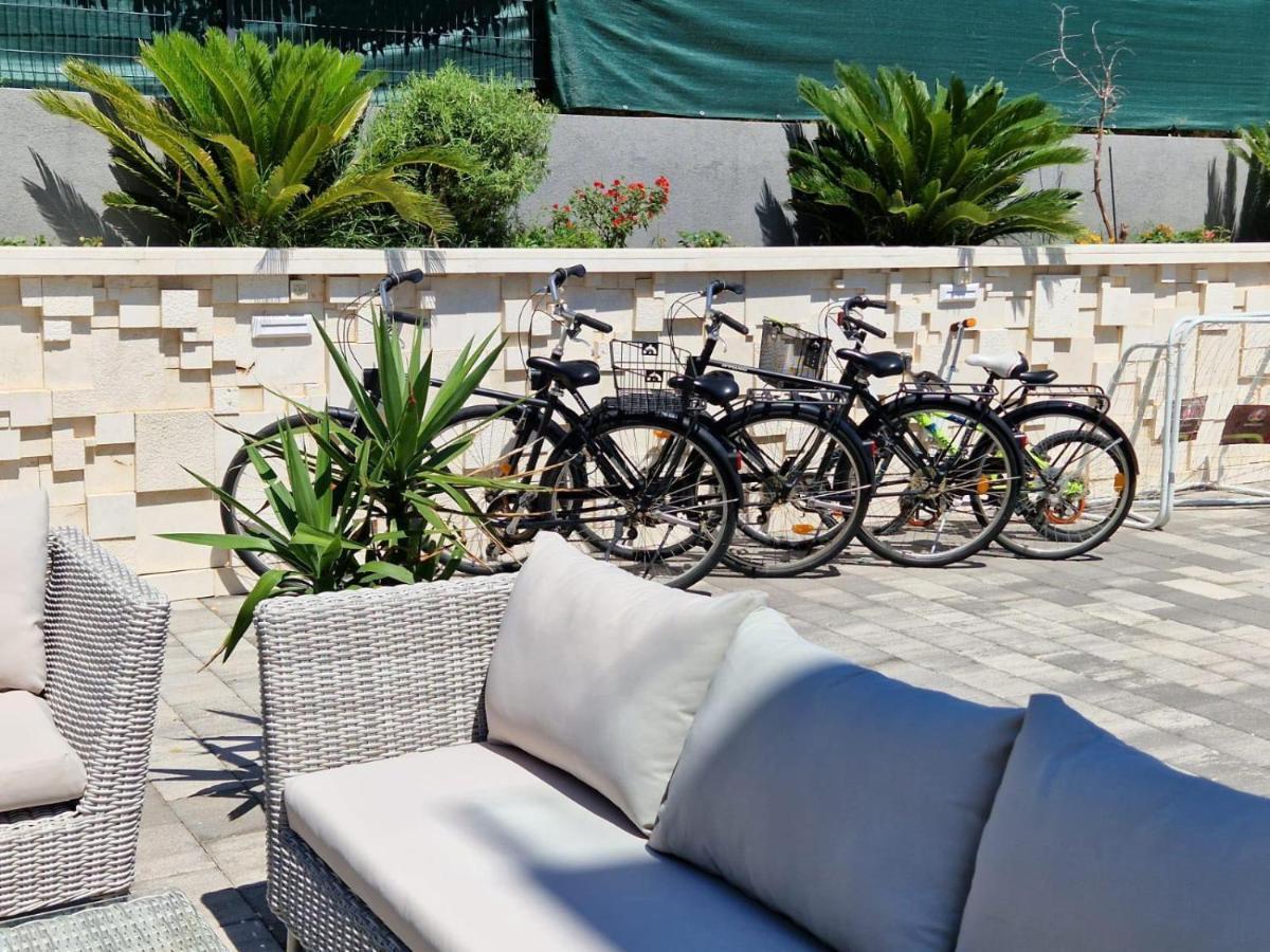 Apartments Dalmatia Infinity ビビニェ エクステリア 写真