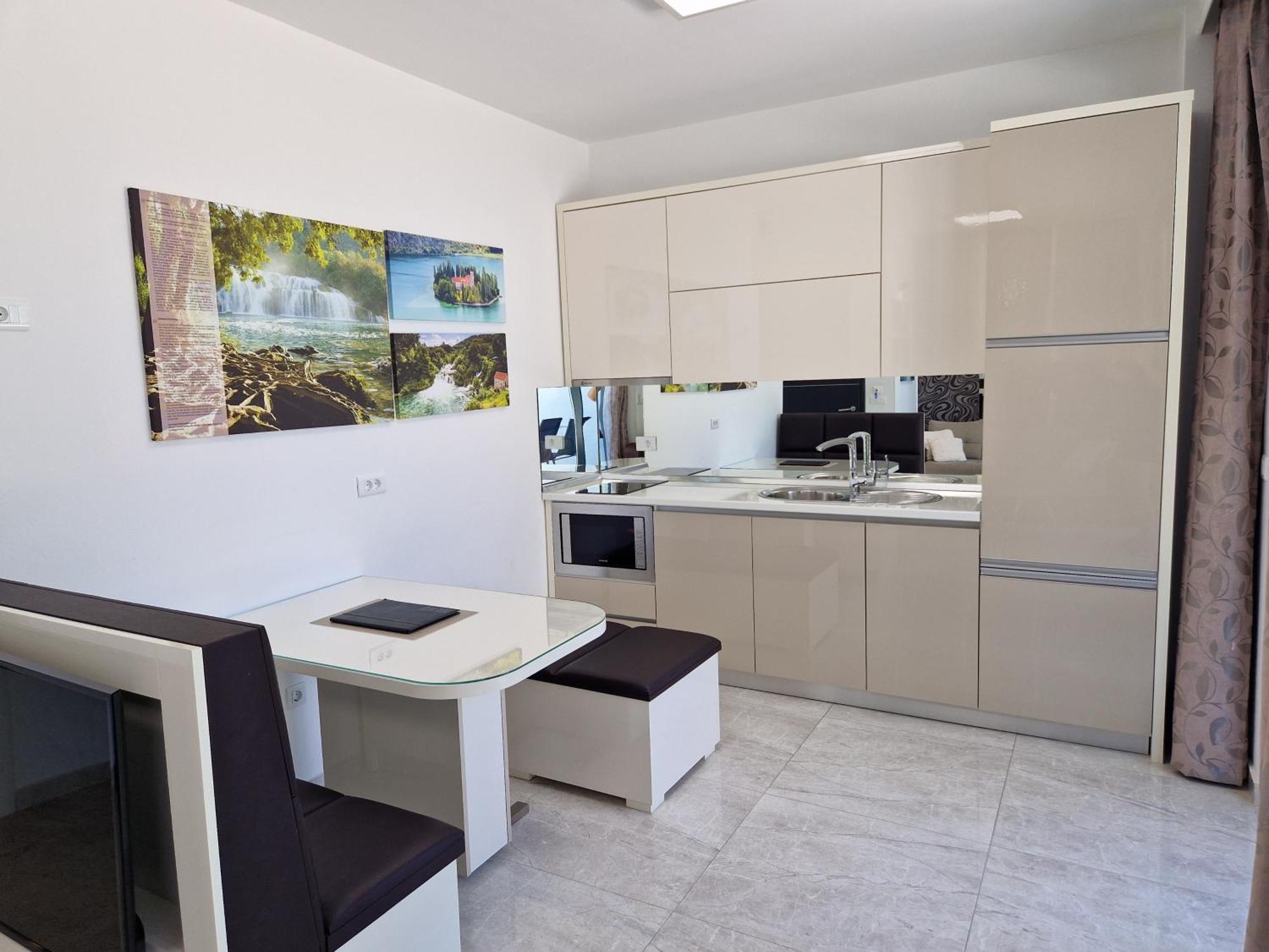 Apartments Dalmatia Infinity ビビニェ 部屋 写真