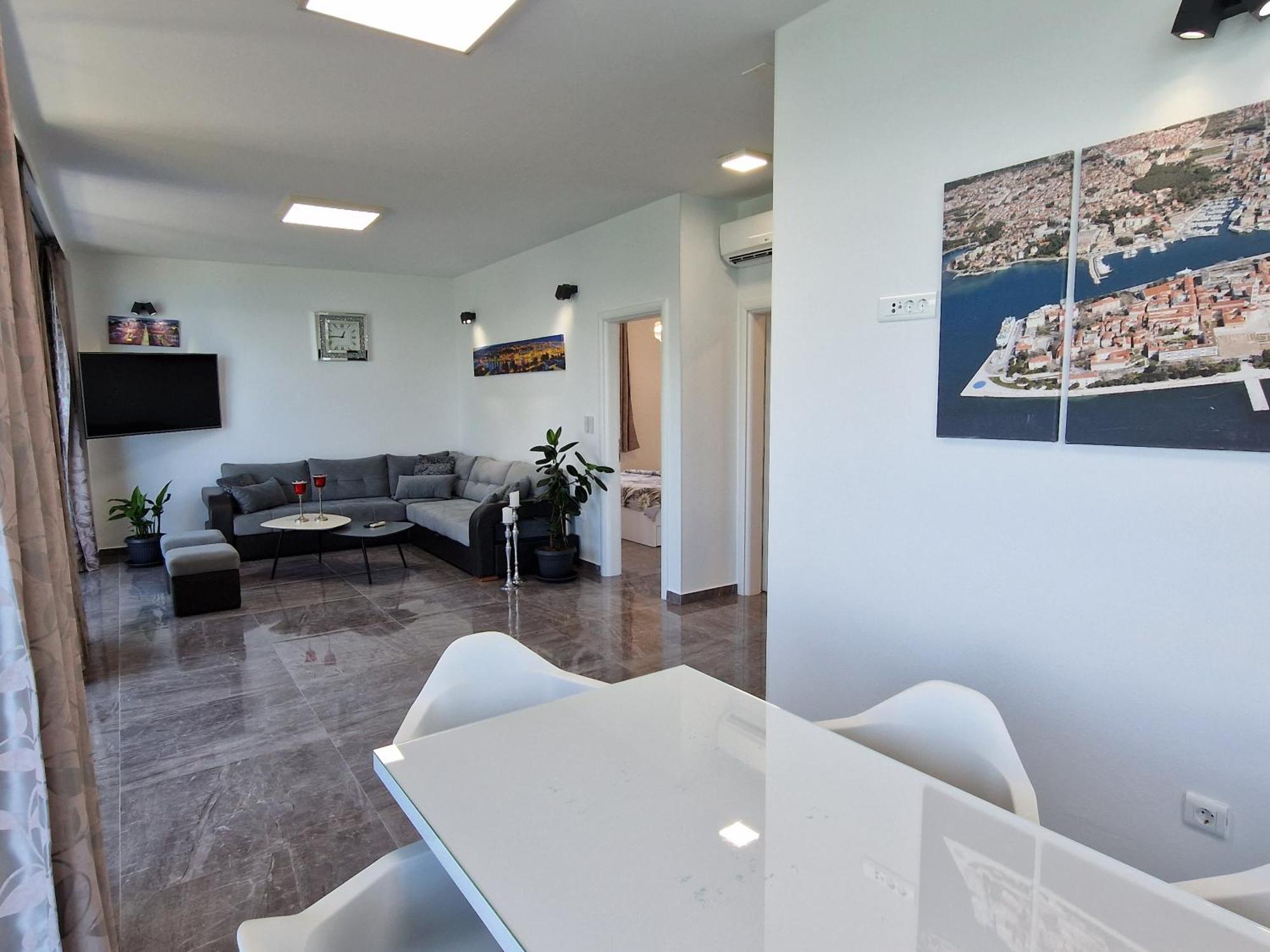 Apartments Dalmatia Infinity ビビニェ 部屋 写真