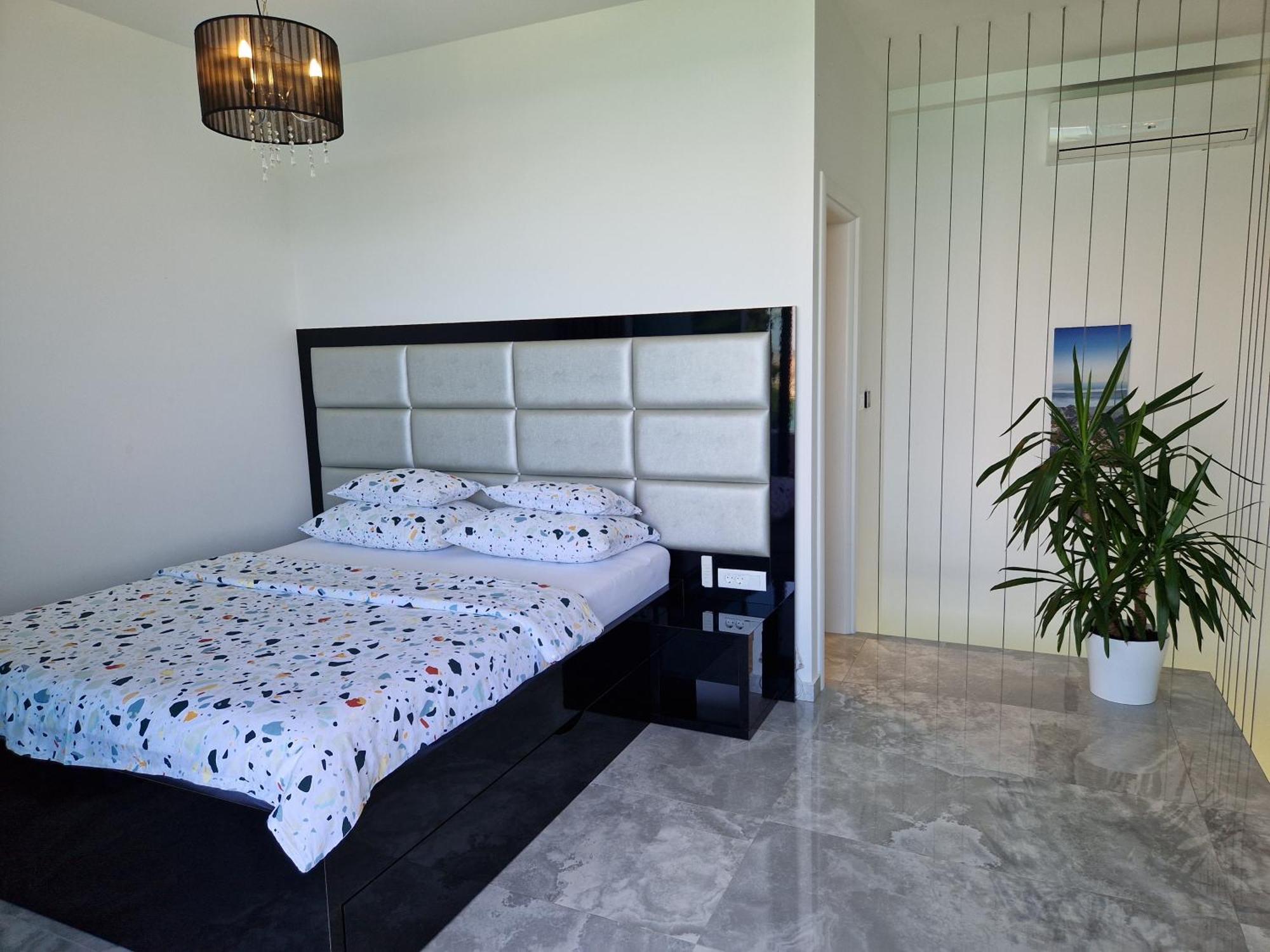 Apartments Dalmatia Infinity ビビニェ 部屋 写真